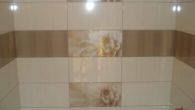 Photo of Укладка керамической плитки на полу в прихожей